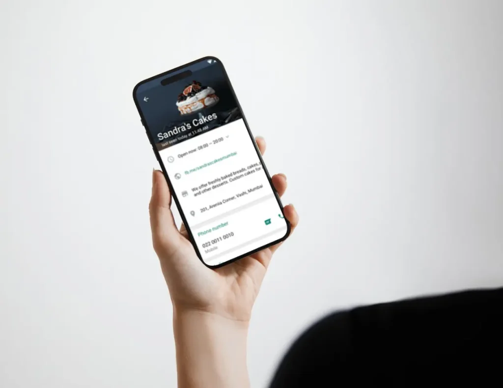 WhatsApp Business profile of a pastry shop displayed on smartphone for the service of the Digital Agency Jinni S.r.l.