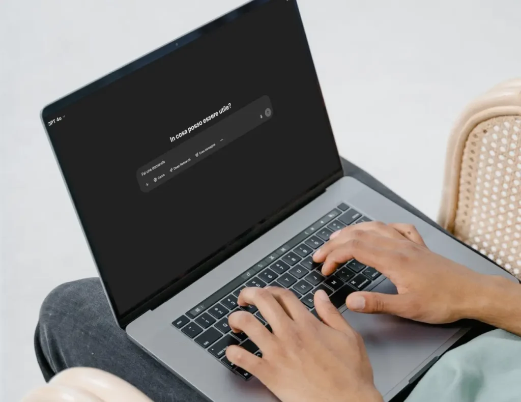Persona uses an artificial intelligence tool to improve the efficiency of digital processes for the service of the Digital Agency Jinni S.r.l.