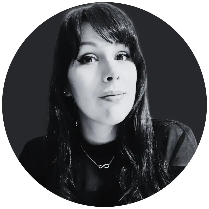Nicole Cau. Team Jinni. Scrivi al Team Jinni per contattare Nicole.
